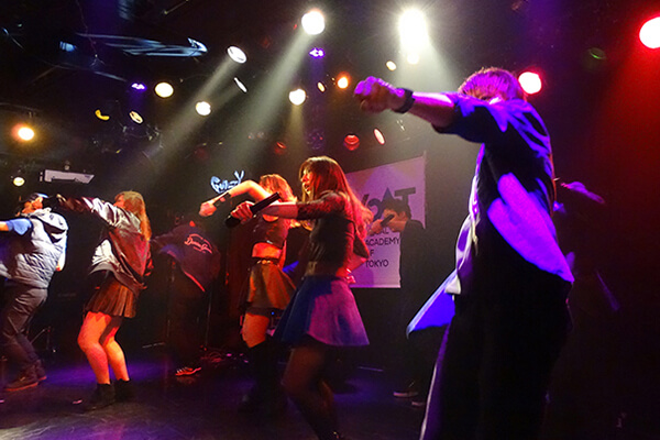 VOATダンスボーカルチームライブ写真1