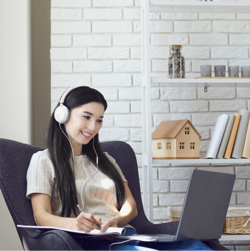 VOATのスタジオ以外の場所でも自宅からでもレッスンがオンラインで受けられる