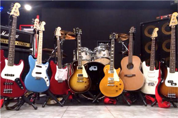 ボーカル・ボイストレーニングの知識 【超絶簡単】ギター初心者に難関の「F」を避けた曲だけ大特集！ イメージ