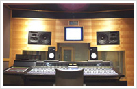 特色3 音楽業界からの高い評価と幅広いネットワーク